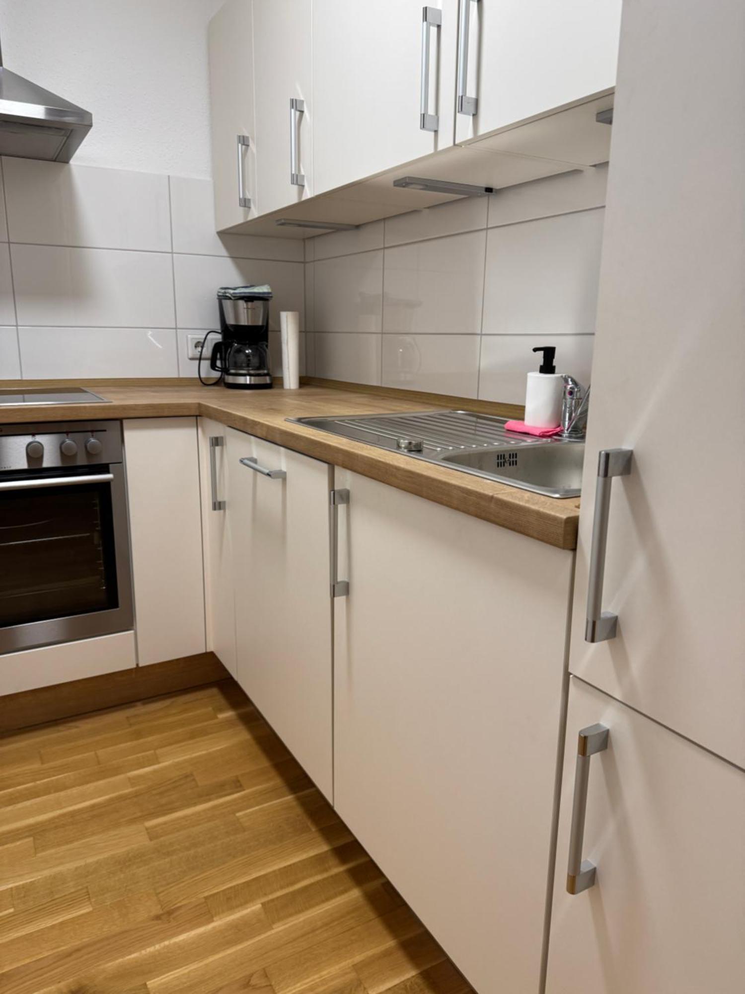 Barrierefreie Im Herzen Der Stadt Mit Parkplatz, Wifi Und Tv - Emma Apartment